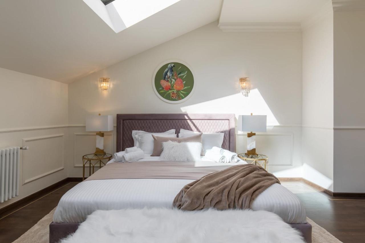 Holt Old Town Luxury Suites Bucureşti Ngoại thất bức ảnh