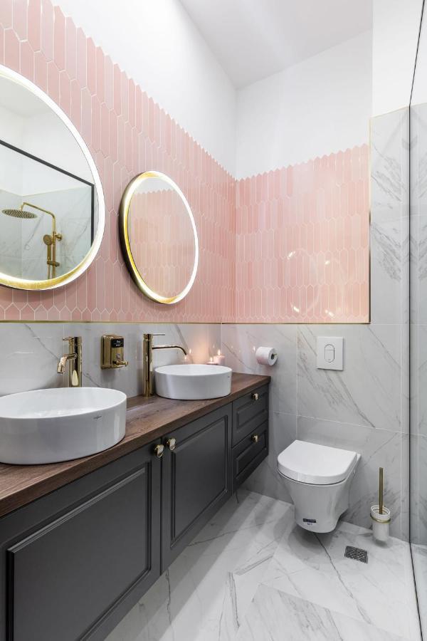 Holt Old Town Luxury Suites Bucureşti Ngoại thất bức ảnh