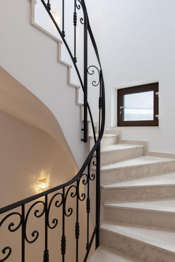 Holt Old Town Luxury Suites Bucureşti Ngoại thất bức ảnh